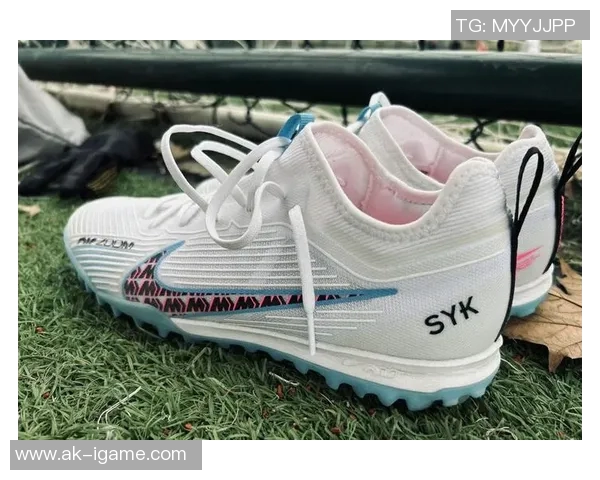 探寻足球鞋市场上最轻款的顶尖选择与性能评测 探寻足球鞋市场上最轻款的顶尖选择与性能评测